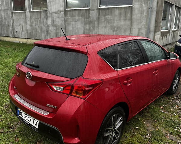 Червоний Тойота Ауріс, об'ємом двигуна 1.6 л та пробігом 129 тис. км за 14000 $, фото 2 на Automoto.ua