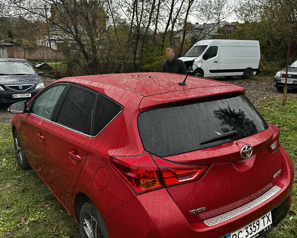 Червоний Тойота Ауріс, об'ємом двигуна 1.6 л та пробігом 129 тис. км за 14000 $, фото 3 на Automoto.ua