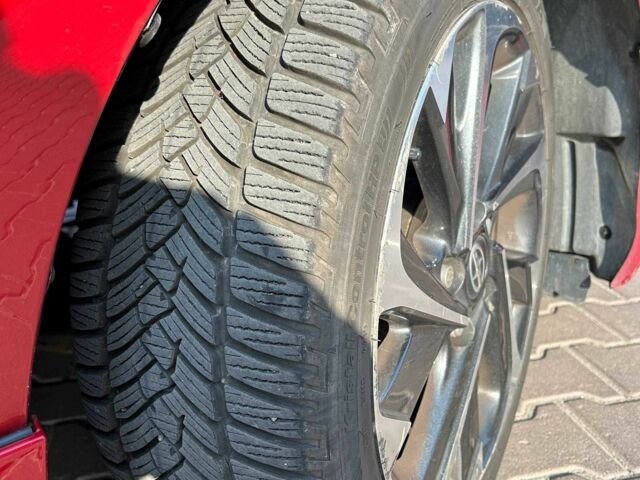 Красный Тойота Аурис, объемом двигателя 1.8 л и пробегом 178 тыс. км за 10200 $, фото 4 на Automoto.ua