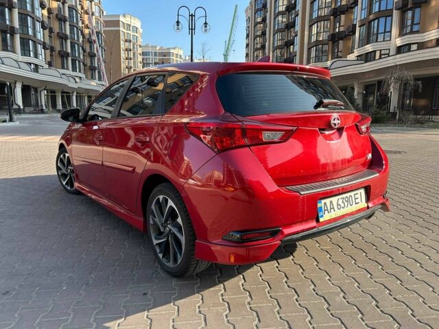 Красный Тойота Аурис, объемом двигателя 1.8 л и пробегом 178 тыс. км за 10200 $, фото 2 на Automoto.ua