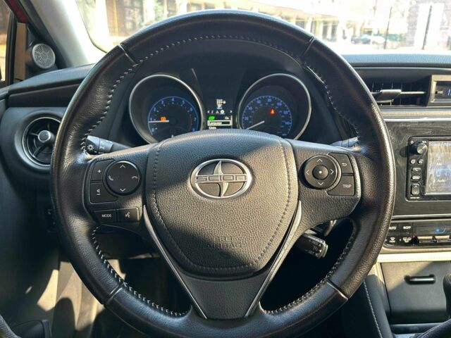 Красный Тойота Аурис, объемом двигателя 1.8 л и пробегом 178 тыс. км за 10200 $, фото 6 на Automoto.ua