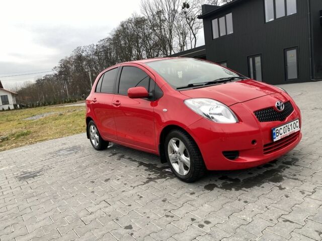 Красный Тойота Аурис, объемом двигателя 1.3 л и пробегом 140 тыс. км за 5000 $, фото 2 на Automoto.ua