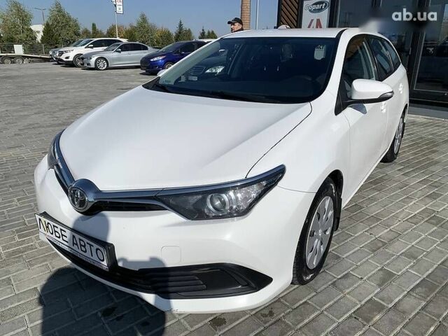 Тойота Ауріс, об'ємом двигуна 1.4 л та пробігом 196 тис. км за 11800 $, фото 2 на Automoto.ua