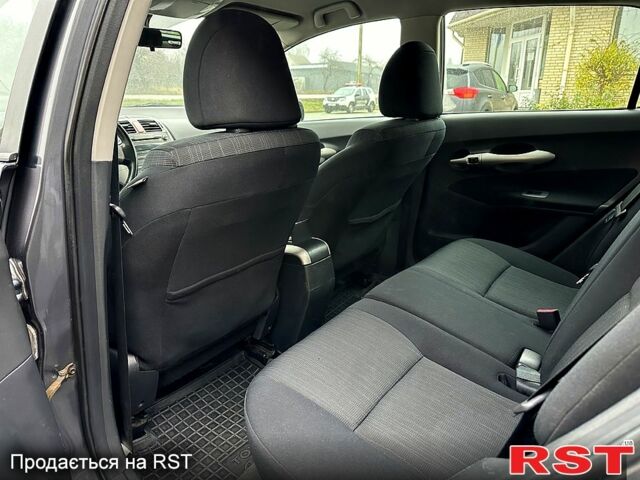 Тойота Аурис, объемом двигателя 1.4 л и пробегом 200 тыс. км за 5700 $, фото 11 на Automoto.ua