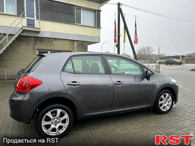 Тойота Аурис, объемом двигателя 1.4 л и пробегом 200 тыс. км за 5700 $, фото 5 на Automoto.ua