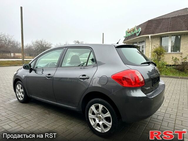 Тойота Аурис, объемом двигателя 1.4 л и пробегом 200 тыс. км за 5700 $, фото 3 на Automoto.ua