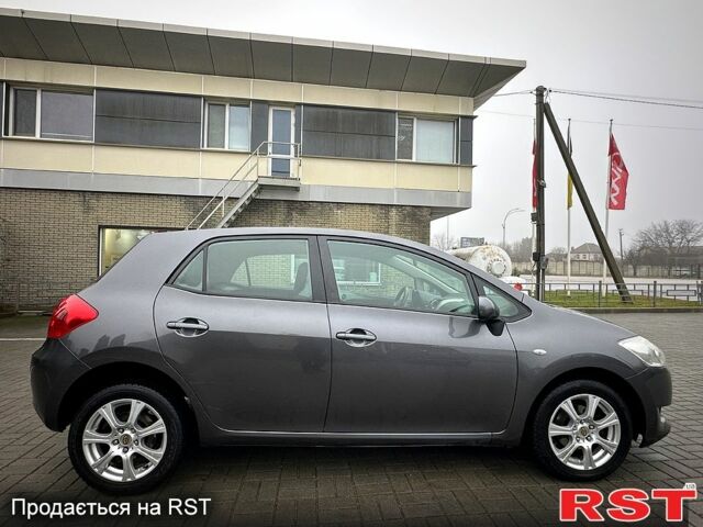 Тойота Аурис, объемом двигателя 1.4 л и пробегом 200 тыс. км за 5700 $, фото 6 на Automoto.ua