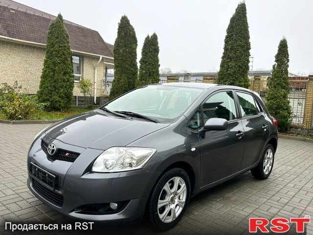 Тойота Аурис, объемом двигателя 1.4 л и пробегом 200 тыс. км за 5700 $, фото 1 на Automoto.ua