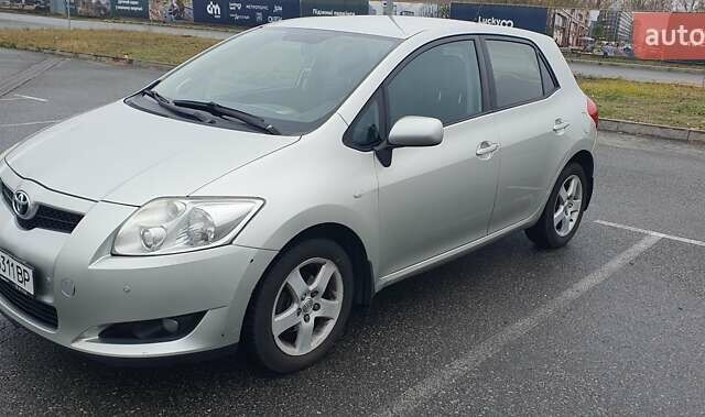 Тойота Аурис, объемом двигателя 1.6 л и пробегом 274 тыс. км за 6000 $, фото 1 на Automoto.ua