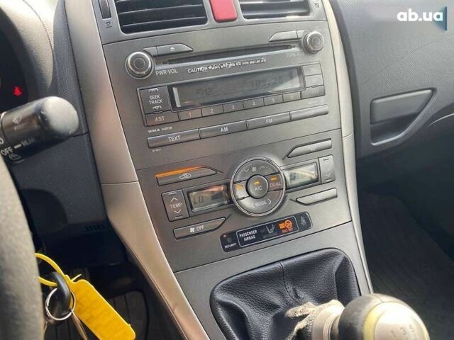 Тойота Аурис, объемом двигателя 1.6 л и пробегом 268 тыс. км за 5800 $, фото 10 на Automoto.ua