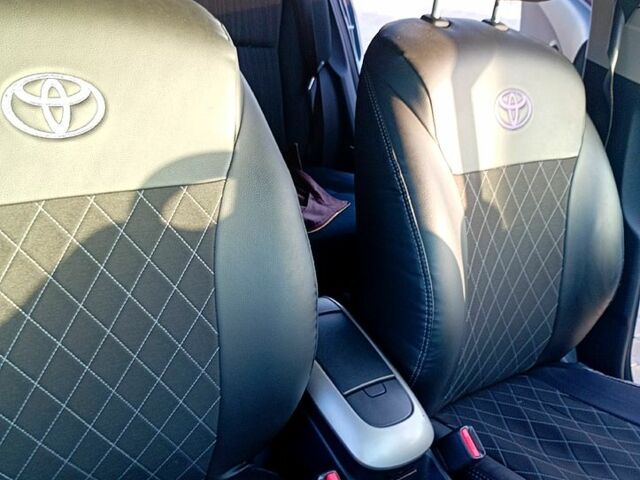 Тойота Аурис, объемом двигателя 1.4 л и пробегом 249 тыс. км за 6500 $, фото 5 на Automoto.ua