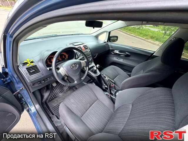 Тойота Аурис, объемом двигателя 2 л и пробегом 450 тыс. км за 2999 $, фото 6 на Automoto.ua