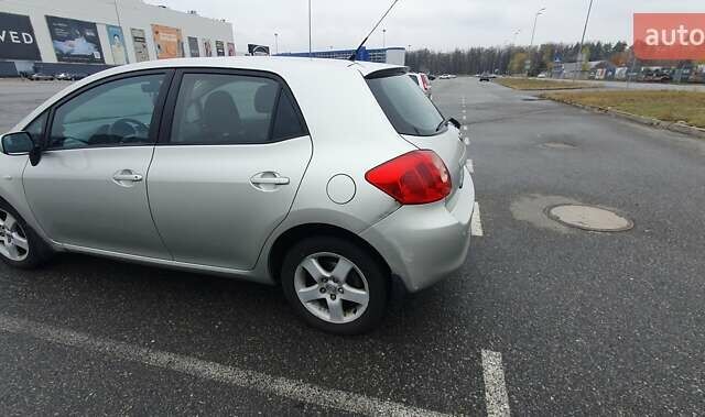 Тойота Аурис, объемом двигателя 1.6 л и пробегом 274 тыс. км за 6000 $, фото 3 на Automoto.ua