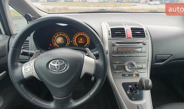 Тойота Аурис, объемом двигателя 1.6 л и пробегом 274 тыс. км за 6000 $, фото 9 на Automoto.ua