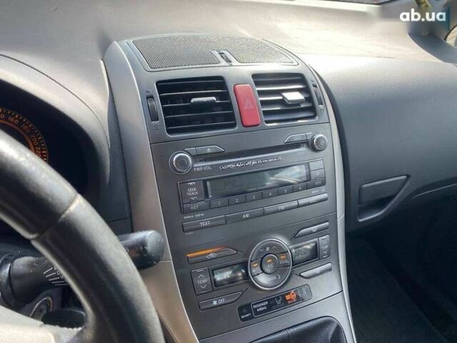Тойота Аурис, объемом двигателя 1.6 л и пробегом 268 тыс. км за 5800 $, фото 9 на Automoto.ua