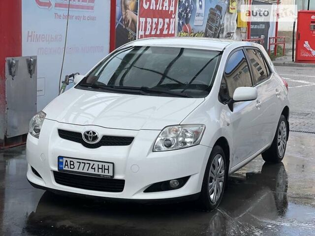 Тойота Аурис, объемом двигателя 1.6 л и пробегом 137 тыс. км за 7600 $, фото 9 на Automoto.ua