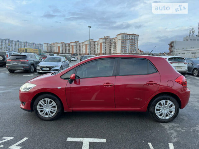 Тойота Аурис, объемом двигателя 1.6 л и пробегом 180 тыс. км за 6000 $, фото 3 на Automoto.ua