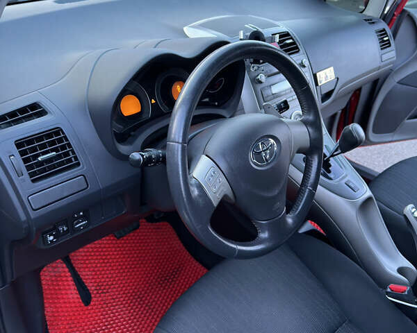 Тойота Аурис, объемом двигателя 1.6 л и пробегом 180 тыс. км за 6000 $, фото 21 на Automoto.ua
