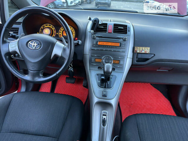 Тойота Аурис, объемом двигателя 1.6 л и пробегом 180 тыс. км за 6000 $, фото 24 на Automoto.ua