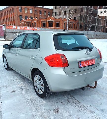 Тойота Аурис, объемом двигателя 1.4 л и пробегом 238 тыс. км за 6700 $, фото 3 на Automoto.ua