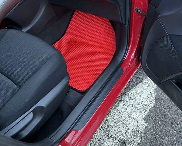 Тойота Аурис, объемом двигателя 1.6 л и пробегом 180 тыс. км за 6000 $, фото 9 на Automoto.ua