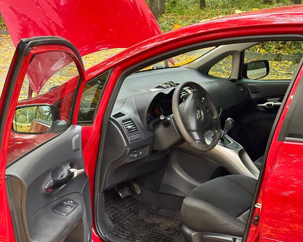 Тойота Аурис, объемом двигателя 1.6 л и пробегом 230 тыс. км за 5399 $, фото 21 на Automoto.ua