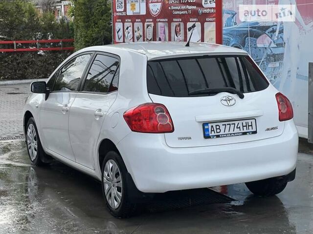 Тойота Аурис, объемом двигателя 1.6 л и пробегом 137 тыс. км за 7600 $, фото 13 на Automoto.ua