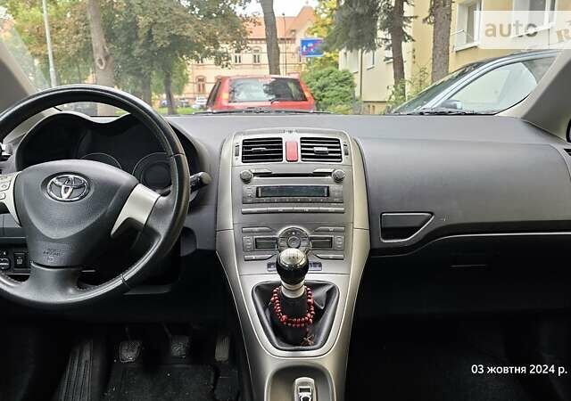 Тойота Аурис, объемом двигателя 1.3 л и пробегом 127 тыс. км за 6400 $, фото 9 на Automoto.ua