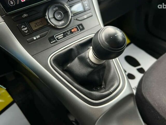 Тойота Ауріс, об'ємом двигуна 1.4 л та пробігом 247 тис. км за 7600 $, фото 11 на Automoto.ua