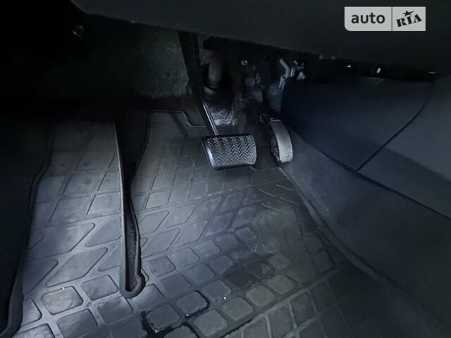 Тойота Аурис, объемом двигателя 1.6 л и пробегом 138 тыс. км за 9900 $, фото 11 на Automoto.ua
