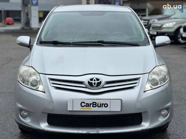 Тойота Аурис, объемом двигателя 1.4 л и пробегом 243 тыс. км за 6700 $, фото 4 на Automoto.ua