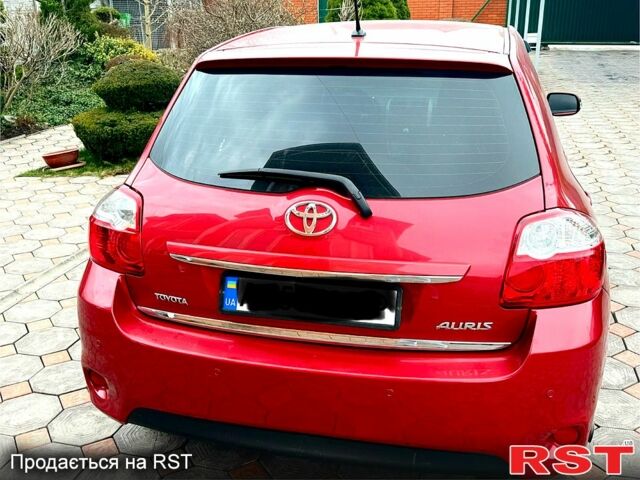 Тойота Аурис, объемом двигателя 1.6 л и пробегом 216 тыс. км за 8900 $, фото 6 на Automoto.ua