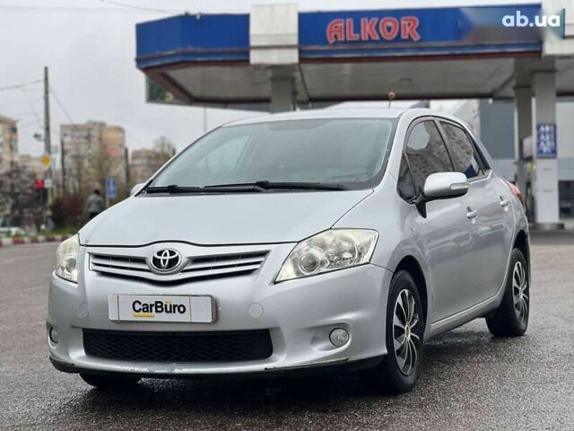 Тойота Аурис, объемом двигателя 1.4 л и пробегом 243 тыс. км за 6700 $, фото 3 на Automoto.ua