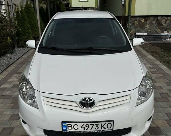 Тойота Аурис, объемом двигателя 1.36 л и пробегом 203 тыс. км за 7600 $, фото 3 на Automoto.ua