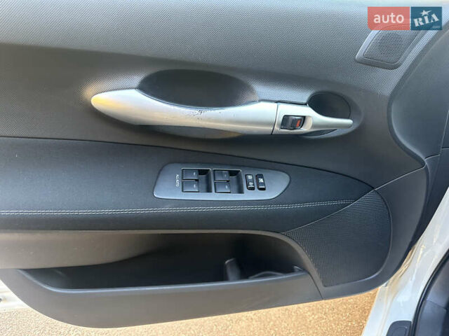 Тойота Аурис, объемом двигателя 1.6 л и пробегом 134 тыс. км за 11200 $, фото 7 на Automoto.ua