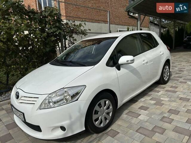Тойота Аурис, объемом двигателя 1.36 л и пробегом 203 тыс. км за 7600 $, фото 1 на Automoto.ua