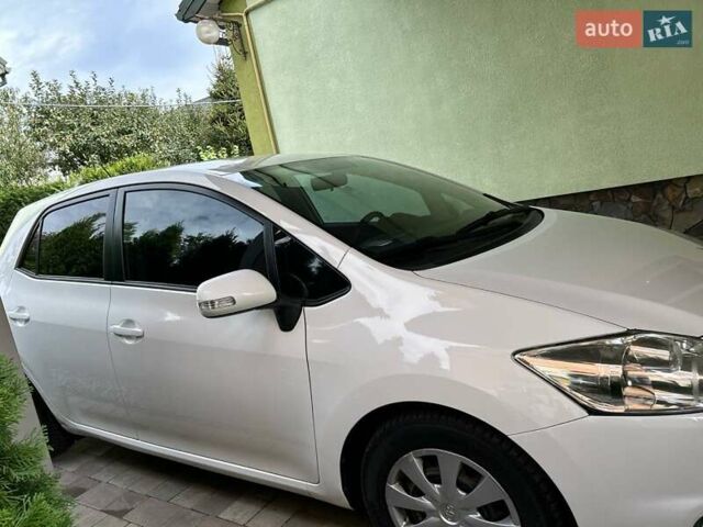 Тойота Аурис, объемом двигателя 1.36 л и пробегом 203 тыс. км за 7600 $, фото 4 на Automoto.ua