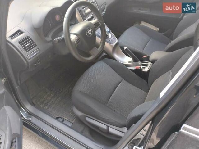 Тойота Аурис, объемом двигателя 1.8 л и пробегом 151 тыс. км за 11700 $, фото 3 на Automoto.ua