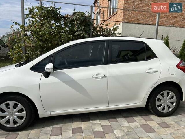 Тойота Аурис, объемом двигателя 1.36 л и пробегом 203 тыс. км за 7600 $, фото 7 на Automoto.ua