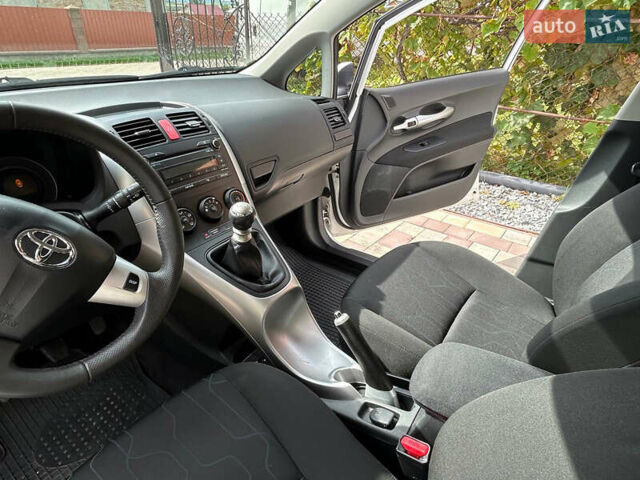 Тойота Аурис, объемом двигателя 1.36 л и пробегом 203 тыс. км за 7600 $, фото 17 на Automoto.ua