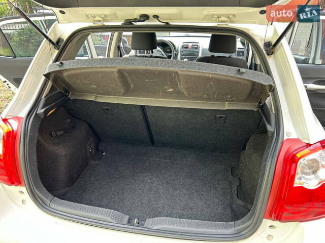 Тойота Аурис, объемом двигателя 1.36 л и пробегом 203 тыс. км за 7600 $, фото 14 на Automoto.ua