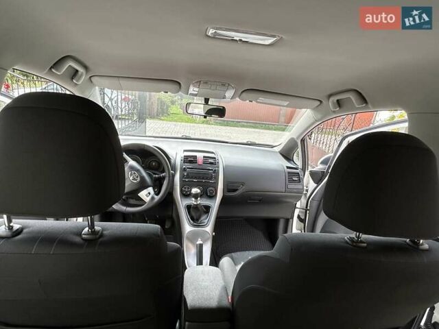 Тойота Аурис, объемом двигателя 1.36 л и пробегом 203 тыс. км за 7600 $, фото 13 на Automoto.ua