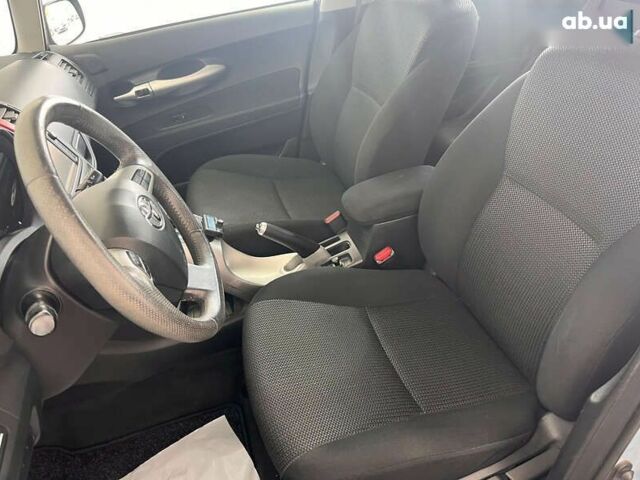 Тойота Аурис, объемом двигателя 0 л и пробегом 157 тыс. км за 11450 $, фото 5 на Automoto.ua