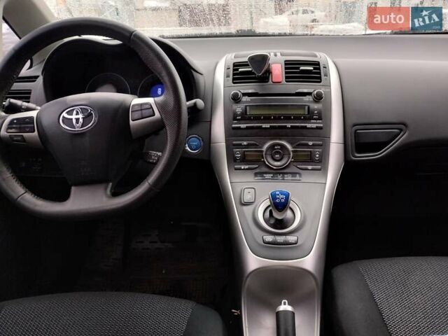 Тойота Аурис, объемом двигателя 1.8 л и пробегом 151 тыс. км за 11700 $, фото 2 на Automoto.ua