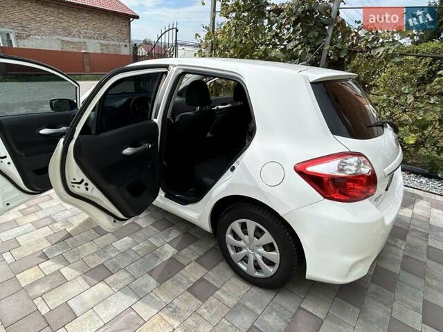 Тойота Аурис, объемом двигателя 1.36 л и пробегом 203 тыс. км за 7600 $, фото 6 на Automoto.ua