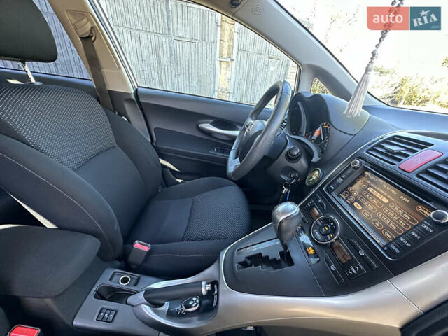 Тойота Аурис, объемом двигателя 1.6 л и пробегом 134 тыс. км за 11200 $, фото 8 на Automoto.ua