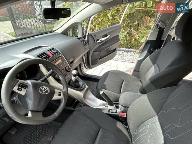 Тойота Аурис, объемом двигателя 1.36 л и пробегом 203 тыс. км за 7600 $, фото 12 на Automoto.ua