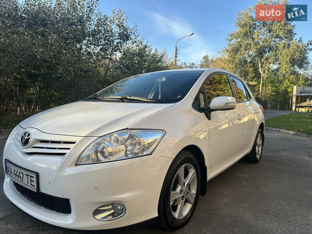 Тойота Аурис, объемом двигателя 1.6 л и пробегом 134 тыс. км за 11200 $, фото 2 на Automoto.ua