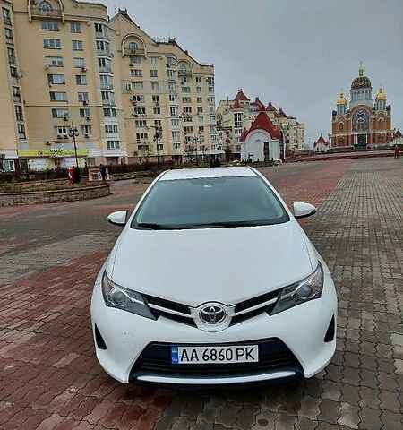 Тойота Аурис, объемом двигателя 1.33 л и пробегом 85 тыс. км за 12900 $, фото 5 на Automoto.ua