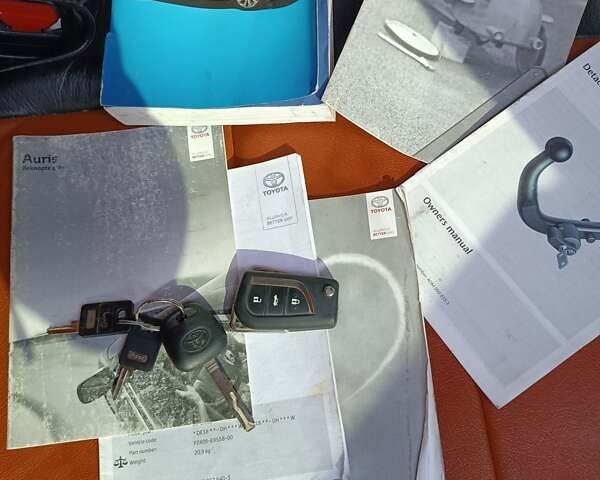 Тойота Ауріс, об'ємом двигуна 2 л та пробігом 117 тис. км за 10000 $, фото 3 на Automoto.ua